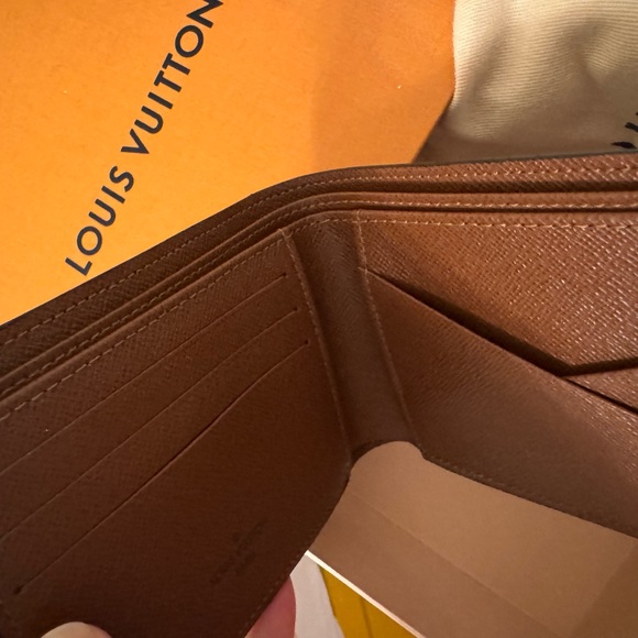 Louis Vuitton Men’s Wallet - Picture 7 of 8